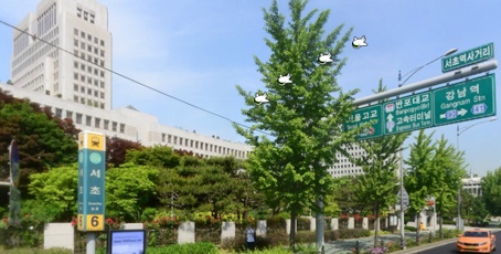 2호선 서초역 6번출구로 나와서 직진합니다.