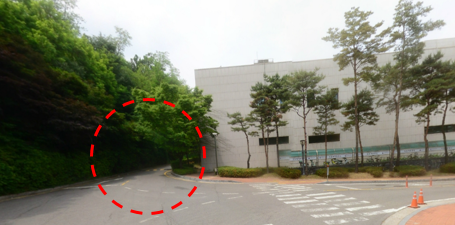 주차장 쪽이 아닌 좌측 골목으로 들어갑니다.