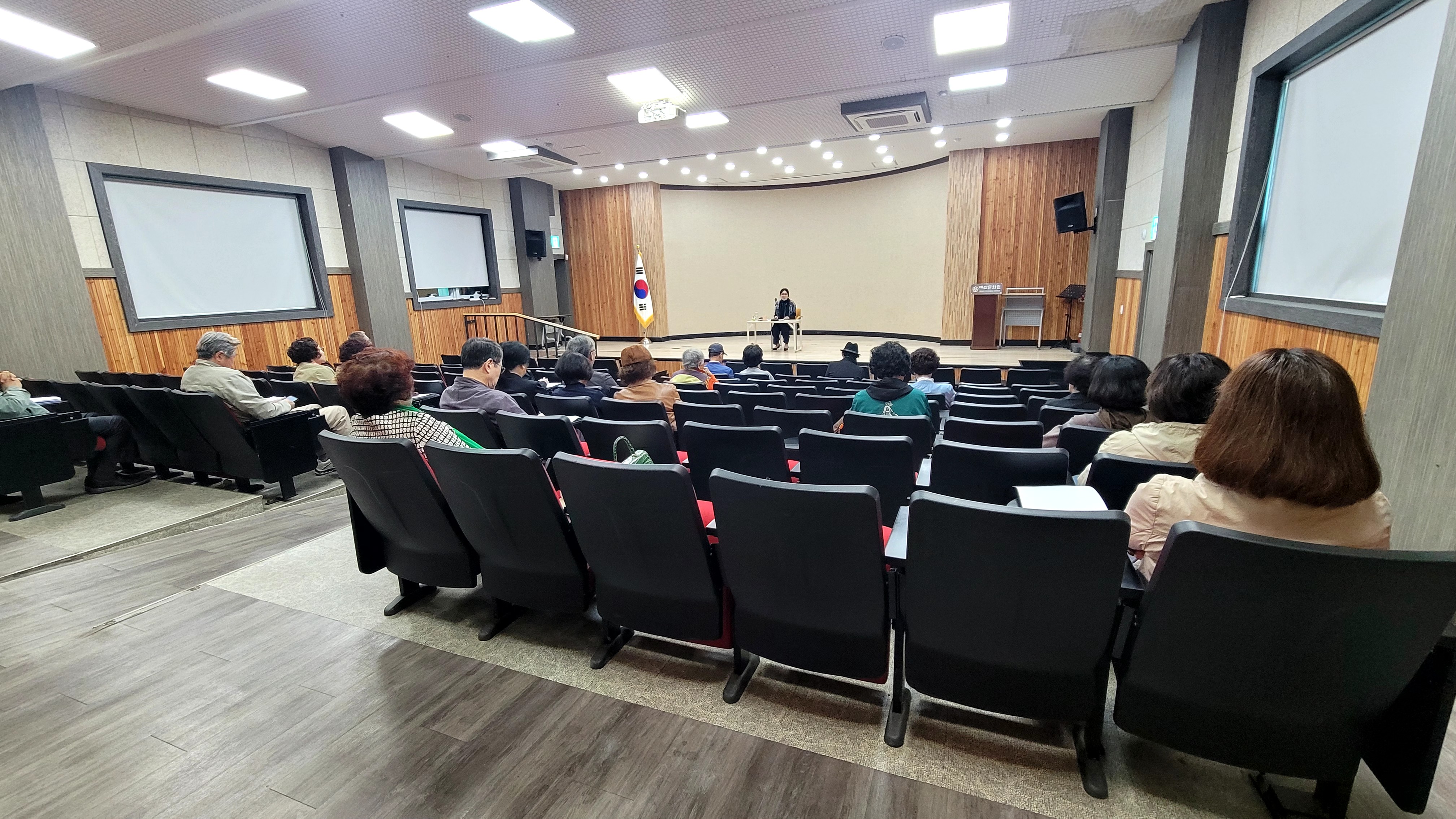 4차 회원강연회 사진(천양희 회원)