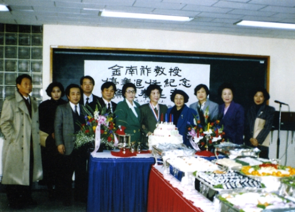 숙명여대 정년 퇴임 (정긴규, 김승희, 김종해, 이탄, 이근배, 전숙희, 구혜영, 김후란, 이일향, 김유선 등이 참석했다.)