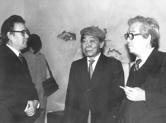 문학사상사 이상문학상 시상식때 서정주 이병주 선생님과 함께 찍은 사진