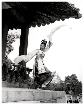 대궐(大闕) 1958년첫발표회때 공연 명동시공관