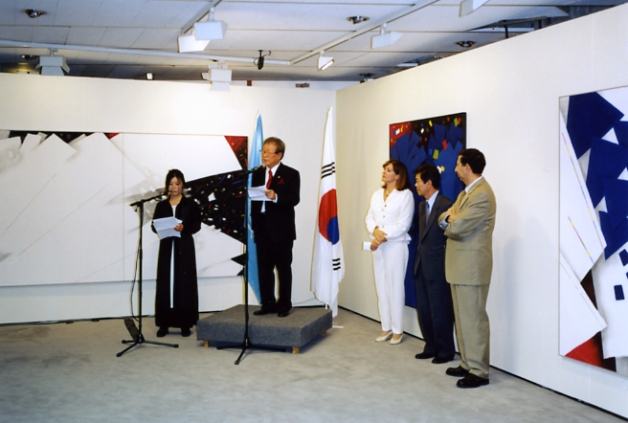 2002년 프랑스파리 UNESCO MIRO전시실에서 초대개인전(9.16-25)