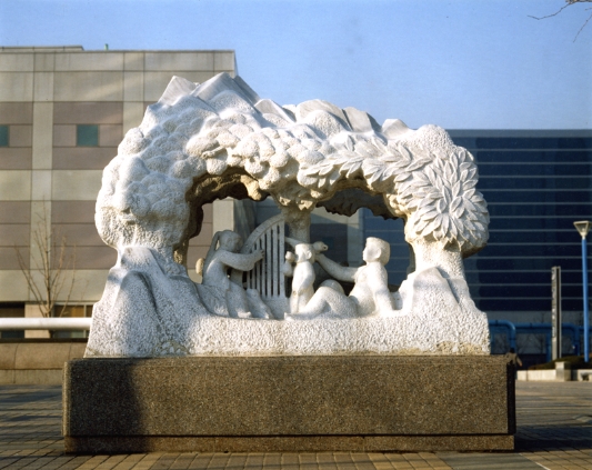 仙境家族 1988년 271x118x205㎝ 무역회관(서울 강남구 삼성동)